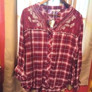 Hazel lightweight plaid shirt with with button-up sleeves